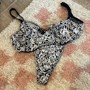 Vintage Oscar de la Renta 1980s Lace Bra Thong Set- Size 36B